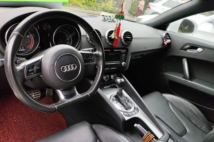 Used Audi TT 2011 TT Coupe 2.0 TFSI Center Console