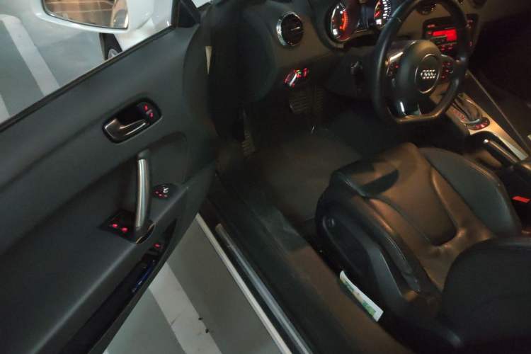 Used Audi TT 2011 TT Coupe 2.0 TFSI Driver Seat