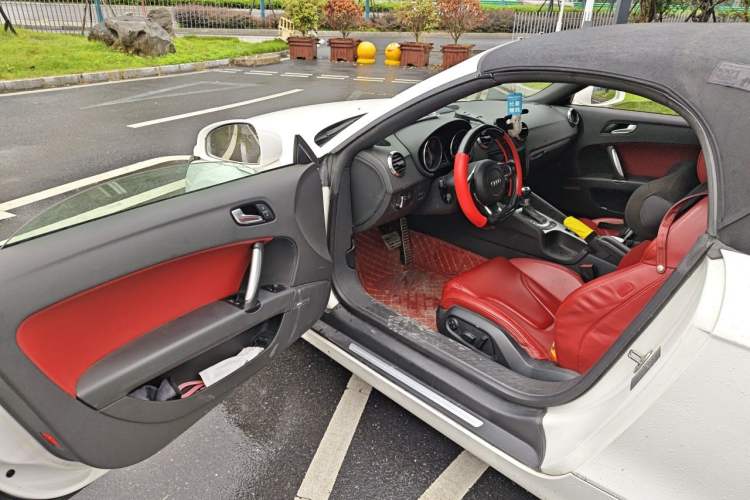 Used Audi TT 2011 TT Roadster 2.0TFSI quattro Driver Seat