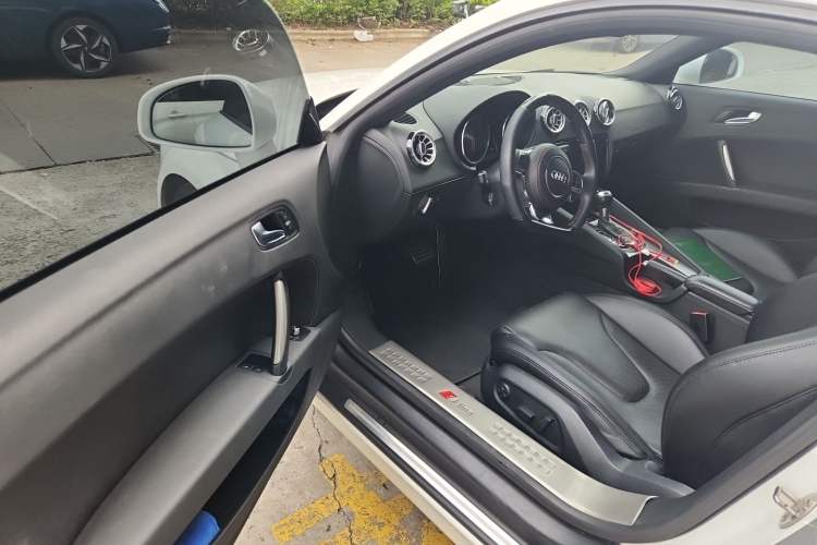 Used Audi TT 2011 TT Coupe 2.0 TFSI Driver Seat