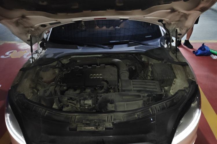 Used Audi TT 2011 TT Coupe 2.0 TFSI Engine Bay