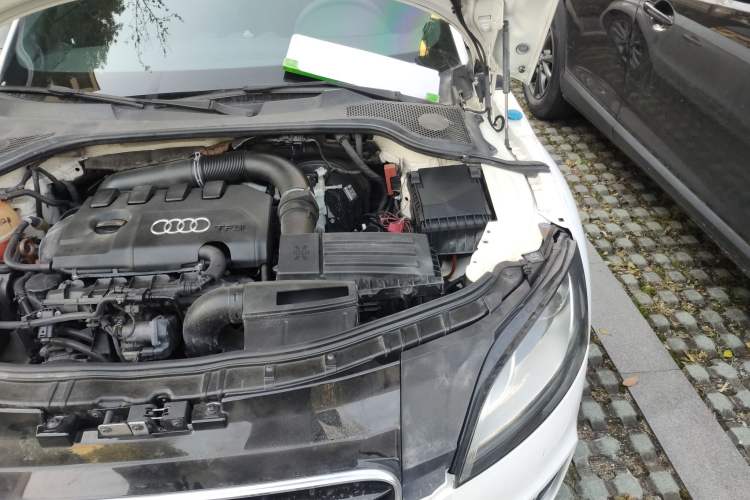 Used Audi TT 2011 TT Roadster 2.0TFSI Engine Bay Left