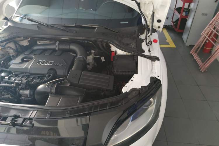 Used Audi TT 2011 TT Roadster 2.0TFSI Engine Bay Left