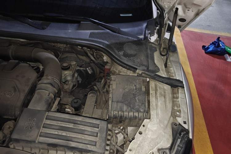 Used Audi TT 2011 TT Coupe 2.0 TFSI Engine Bay Left
