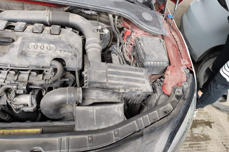 Used Audi TT 2011 TT Coupe 2.0 TFSI Engine Bay Left
