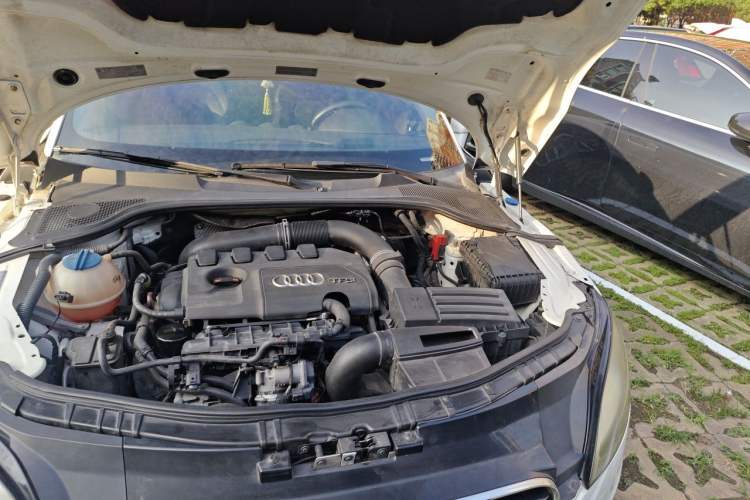 Used Audi TT 2011 TT Coupe 2.0 TFSI Engine Bay Left