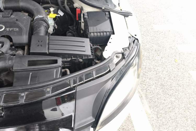 Used Audi TT 2011 TT Coupe 2.0 TFSI Engine Bay Left