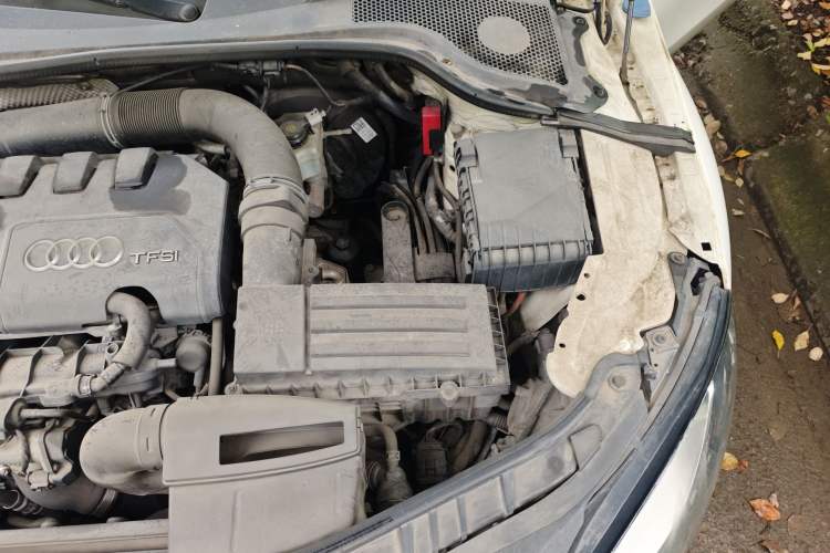 Used Audi TT 2011 TT Coupe 2.0 TFSI Engine Bay Left