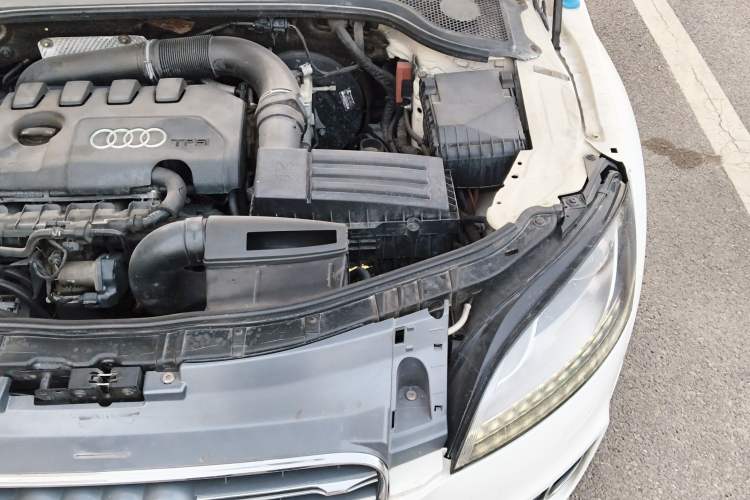 Used Audi TT 2011 TT Coupe 2.0 TFSI Engine Bay Left