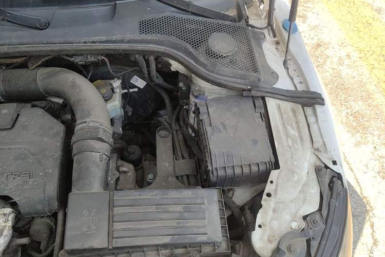 Used Audi TT 2011 TT Coupe 2.0 TFSI Engine Bay Left