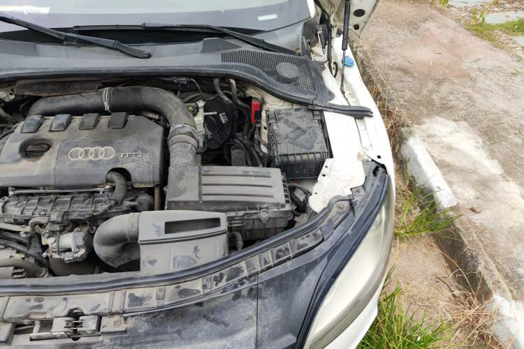 Used Audi TT 2011 TT Coupe 2.0 TFSI Engine Bay Left
