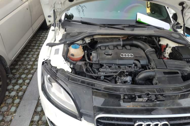 Used Audi TT 2011 TT Roadster 2.0TFSI Engine Bay Right