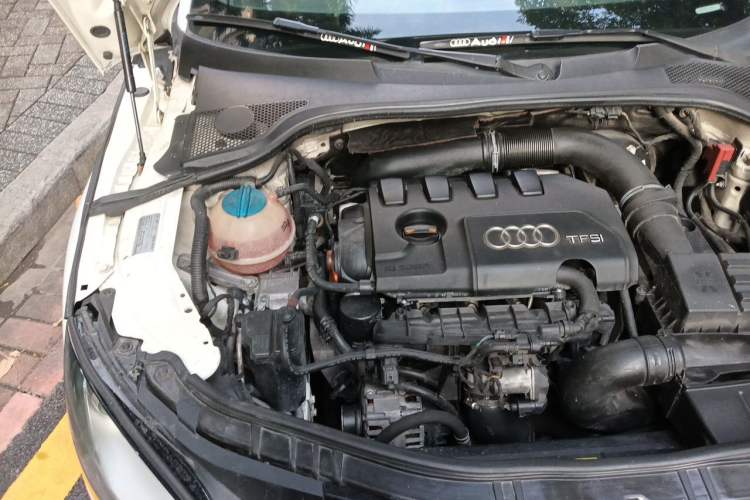 Used Audi TT 2011 TT Coupe 2.0 TFSI Engine Bay Right