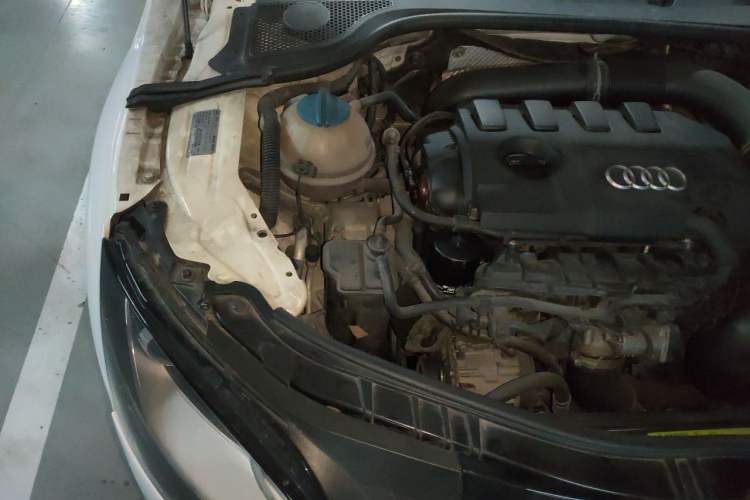 Used Audi TT 2011 TT Coupe 2.0 TFSI Engine Bay Right