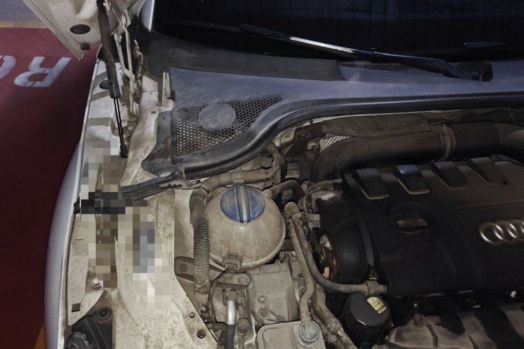Used Audi TT 2011 TT Coupe 2.0 TFSI Engine Bay Right