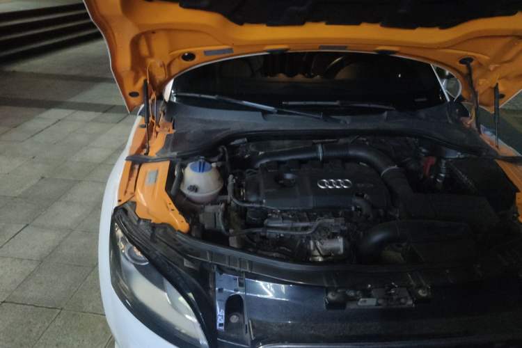 Used Audi TT 2011 TT Coupe 2.0 TFSI Engine Bay Right