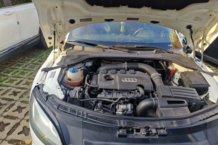 Used Audi TT 2011 TT Coupe 2.0 TFSI Engine Bay Right
