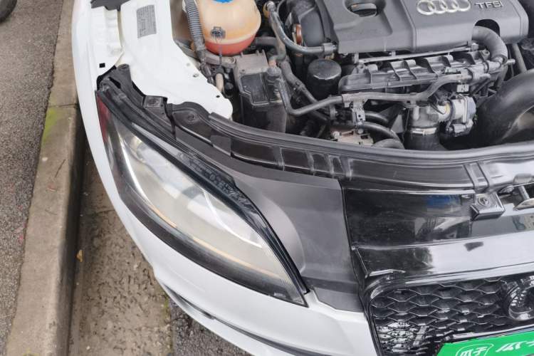 Used Audi TT 2011 TT Coupe 2.0 TFSI Engine Bay Right