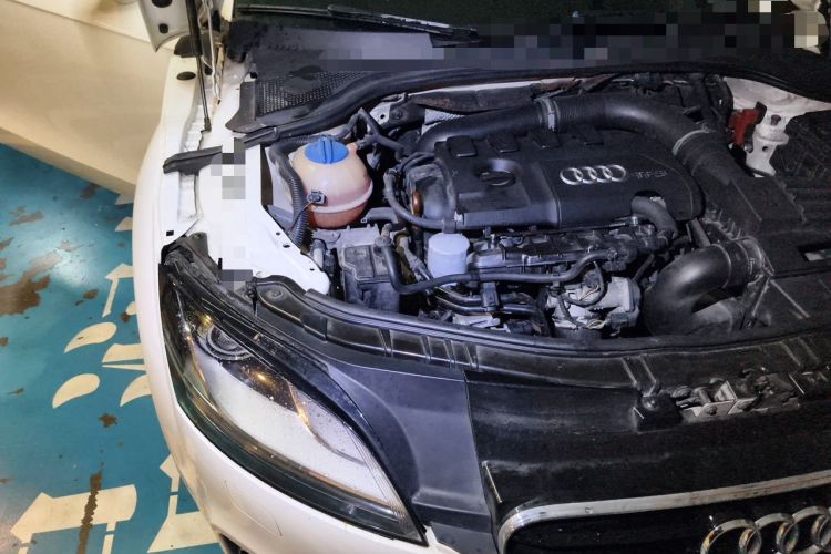 Used Audi TT 2011 TT Coupe 2.0 TFSI Engine Bay Right