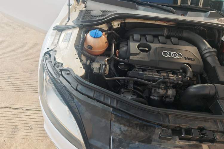 Used Audi TT 2011 TT Coupe 2.0 TFSI Engine Bay Right