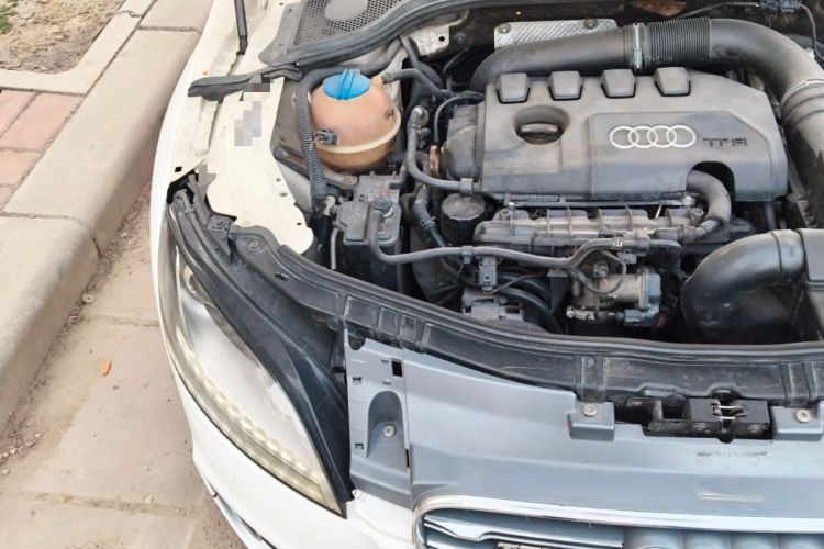 Used Audi TT 2011 TT Coupe 2.0 TFSI Engine Bay Right
