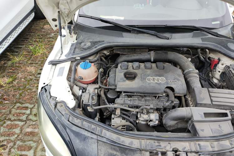 Used Audi TT 2011 TT Coupe 2.0 TFSI Engine Bay Right