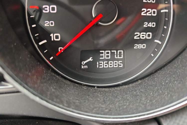 Used Audi TT 2011 TT Roadster 2.0TFSI quattro Odometer Close Up