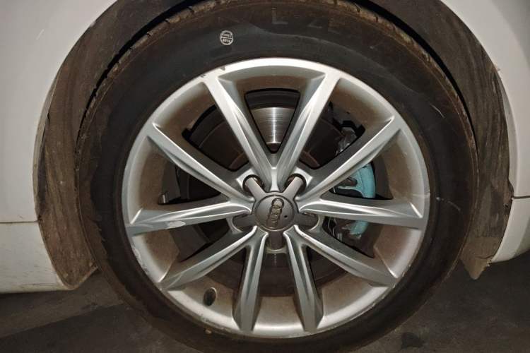 Used Audi TT 2011 TT Coupe 2.0TFSI quattro Right Front Wheel Hub