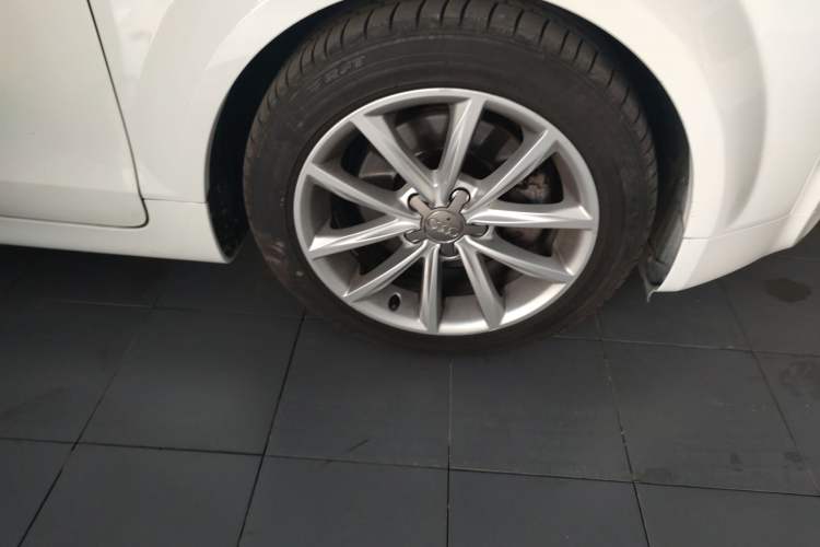 Used Audi TT 2011 TT Roadster 2.0TFSI Right Front Wheel Hub