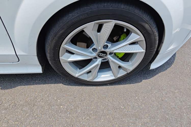 Used Audi TT 2011 TT Coupe 2.0TFSI quattro Right Front Wheel Hub