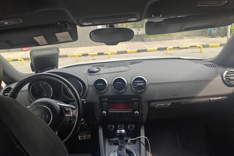 Used Audi TT  Center Console