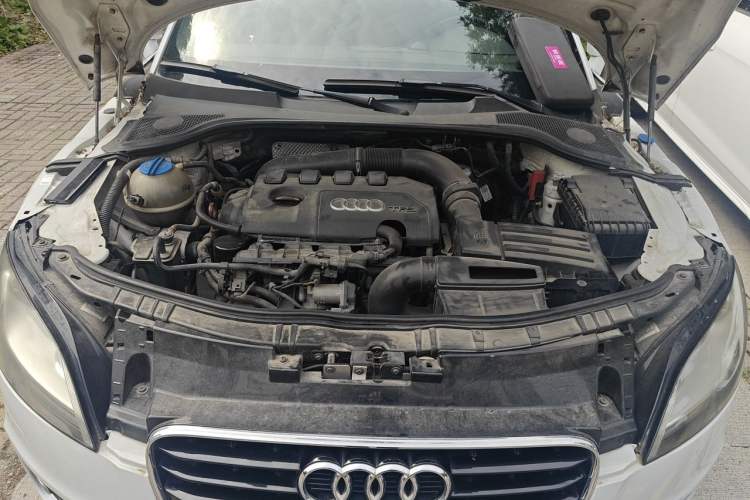 Used Audi TT  Engine Bay