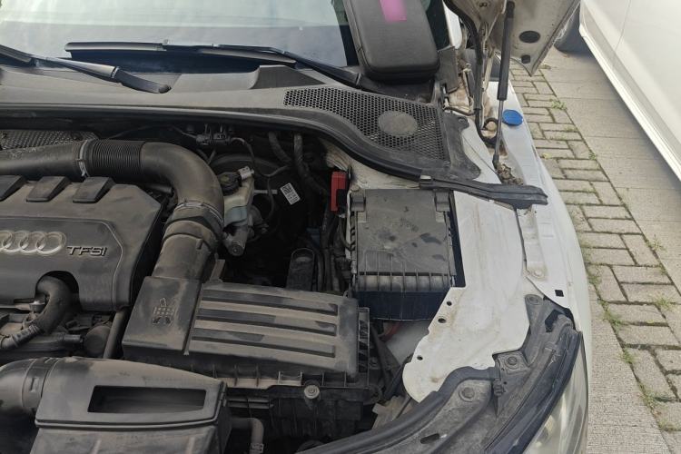 Used Audi TT  Engine Bay Left