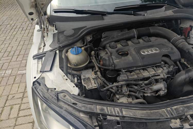 Used Audi TT  Engine Bay Right