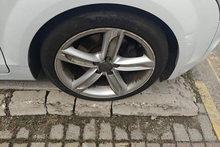 Used Audi TT  Right Front Wheel Hub