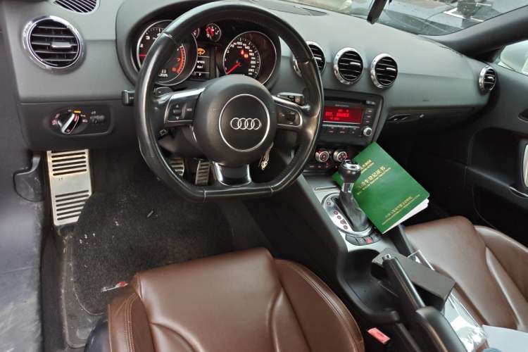 Used Audi TT  Center Console