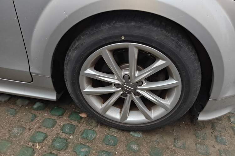 Used Audi TT  Right Front Wheel Hub