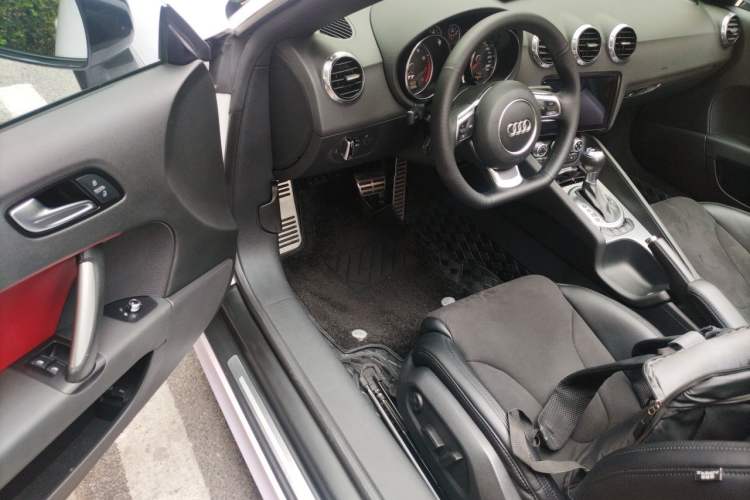 Used Audi TT 2013 TT Roadster 45 TFSI Driver Seat