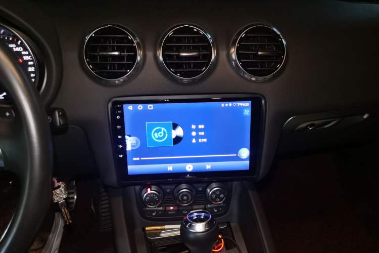 Used Audi TT 2013 TT Coupe 45 TFSI White Classic Edition Audio And AC Panel