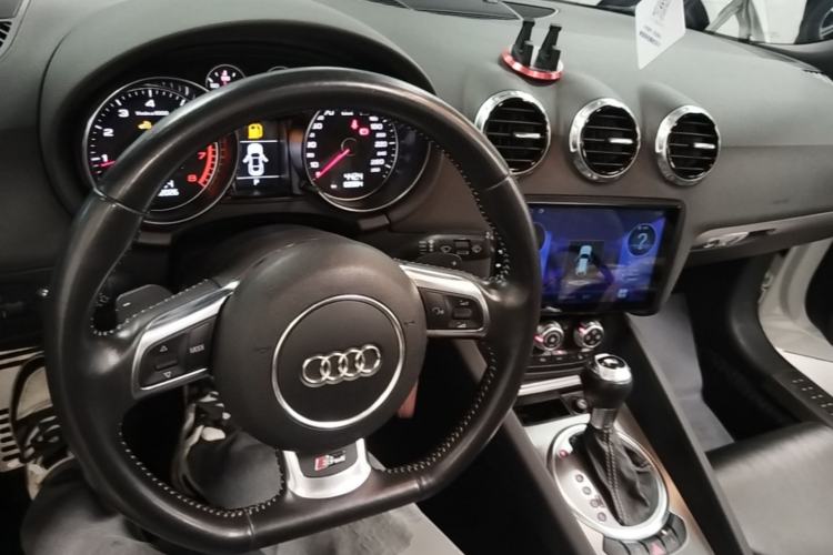 Used Audi TT 2013 TT Roadster 45 TFSI Center Console