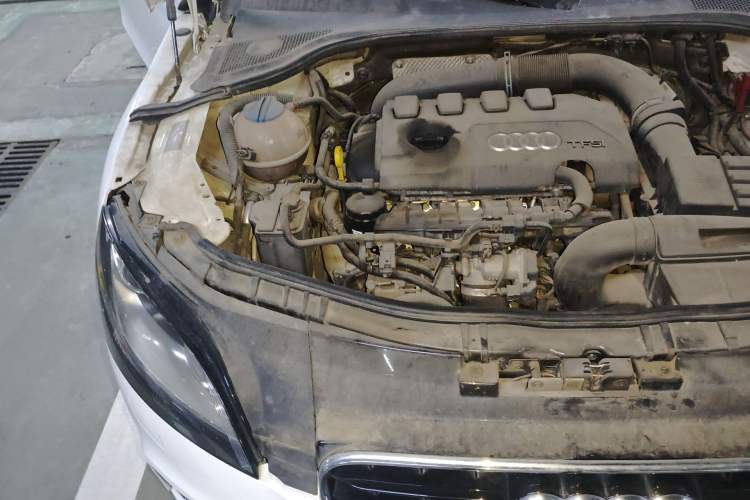 Used Audi TT 2013 TT Coupe 45 TFSI Engine Bay Right
