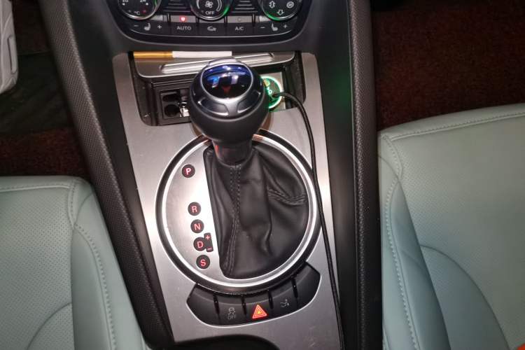 Used Audi TT 2013 TT Coupe 45 TFSI White Classic Edition Gear Lever