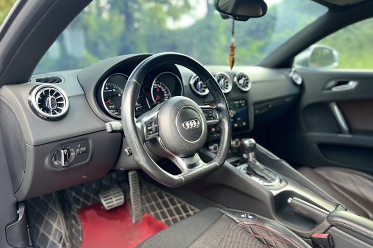 Used Audi TT 2013 TT Coupe 45 TFSI Interior 3