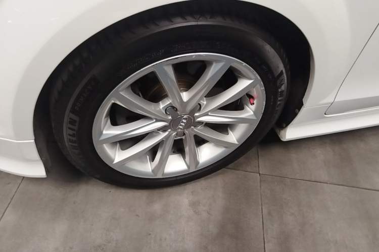 Used Audi TT 2013 TT Roadster 45 TFSI Left Front Wheel Hub