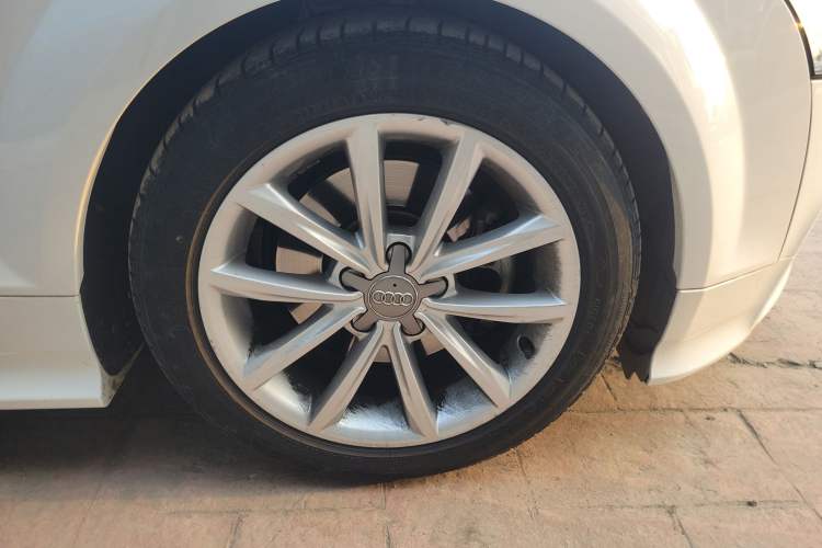 Used Audi TT 2013 TT Coupe 45 TFSI White Classic Edition Right Front Wheel Hub