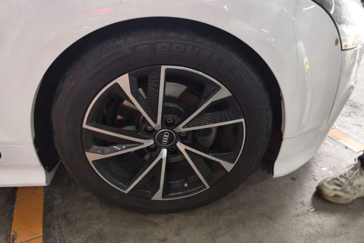 Used Audi TT 2013 TT Roadster 45 TFSI quattro Right Front Wheel Hub