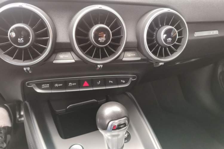 Used Audi TT 2015 TT Coupe 45 TFSI Audio And AC Panel