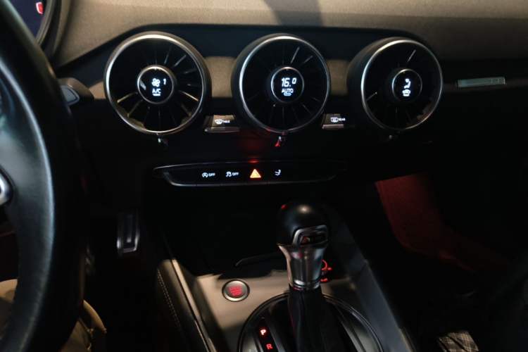 Used Audi TT 2015 TT Coupe 45 TFSI Audio And AC Panel