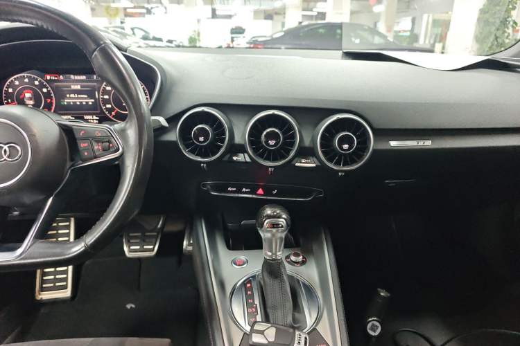 Used Audi TT 2015 TT Coupe 45 TFSI Audio And AC Panel