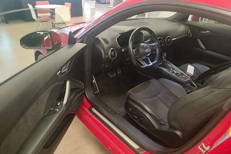 Used Audi TT 2015 TT Coupe 45 TFSI Driver Seat